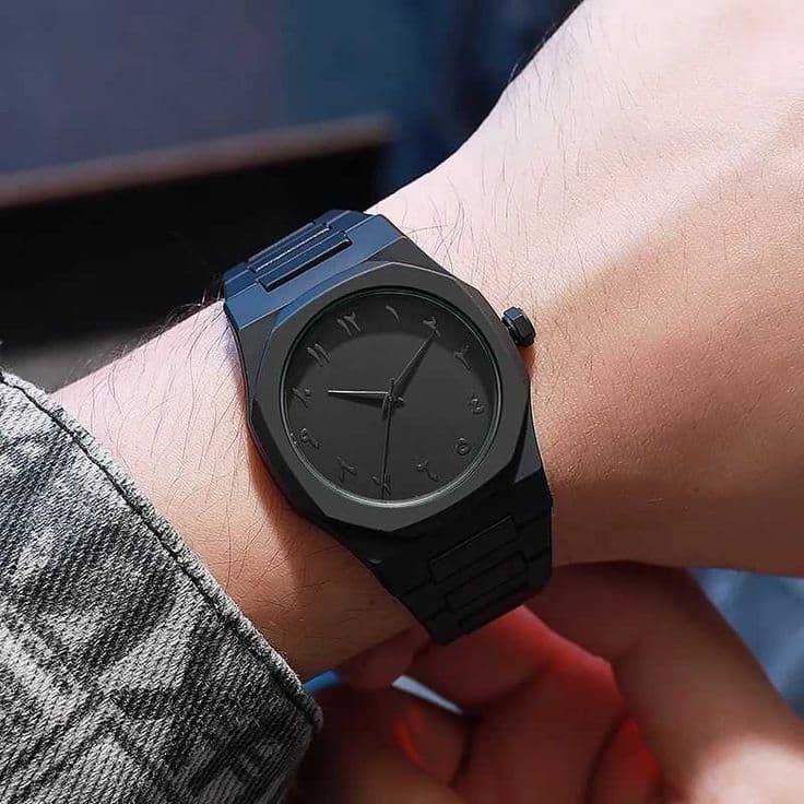 Reloj Black con Números Árabes